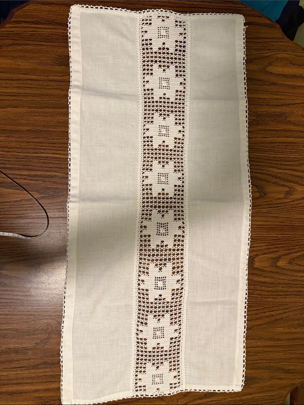 vintage Romanian 🇷🇴 crocheted oblong piece.